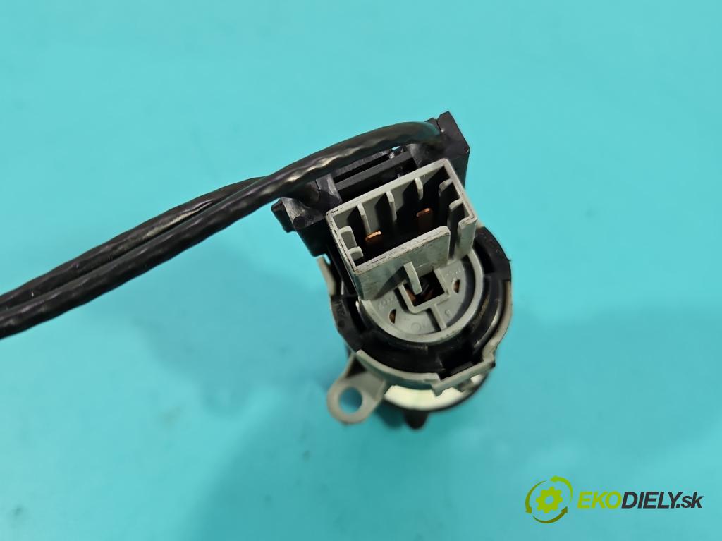 Ford Focus Mk1 1998-2004 1.6 16V 101 HP manual 74 kW 1596 cm3 5- panel kúrenia 2M51-11503-AA