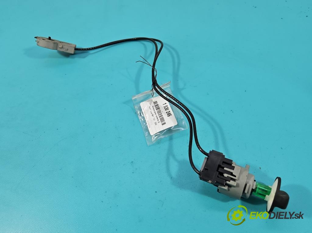 Ford Focus Mk1 1998-2004 1.6 16V 101 HP manual 74 kW 1596 cm3 5- panel kúrenia 2M51-11503-AA