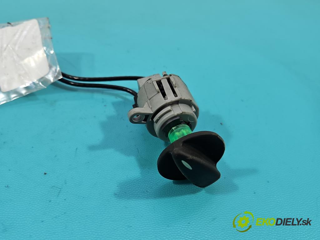 Ford Focus Mk1 1998-2004 1.6 16V 101 HP manual 74 kW 1596 cm3 5- panel kúrenia 2M51-11503-AA