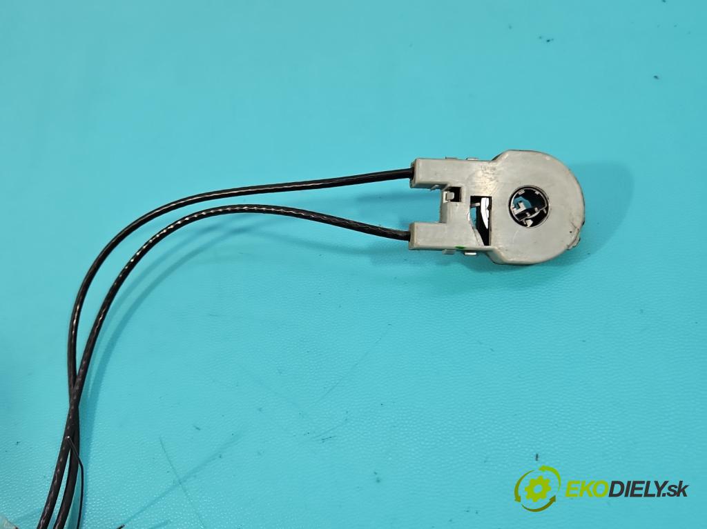 Ford Focus Mk1 1998-2004 1.6 16V 101 HP manual 74 kW 1596 cm3 5- panel kúrenia 2M51-11503-AA
