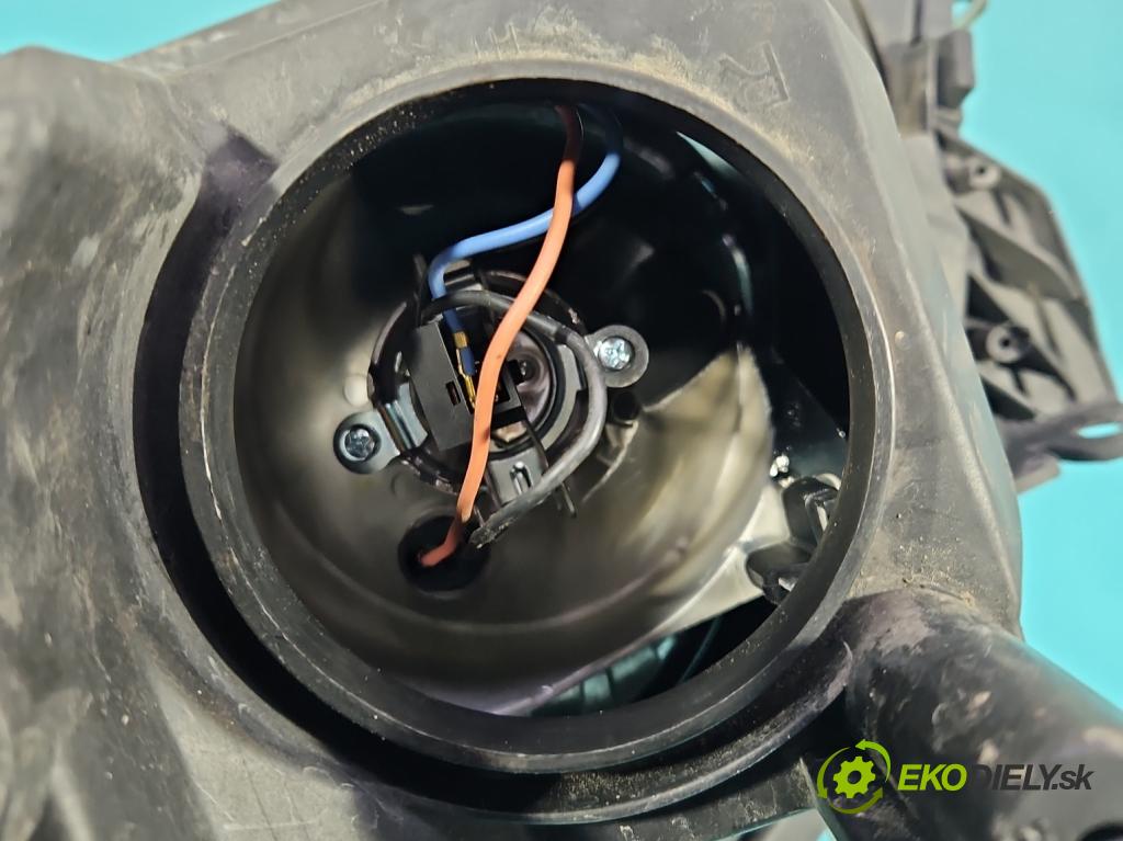 Opel Astra III 2004-2014 1.9 cdti 101 HP manual 74 kW 1910 cm3 5- Reflektor: pravý  (Svetlo predné pravé)