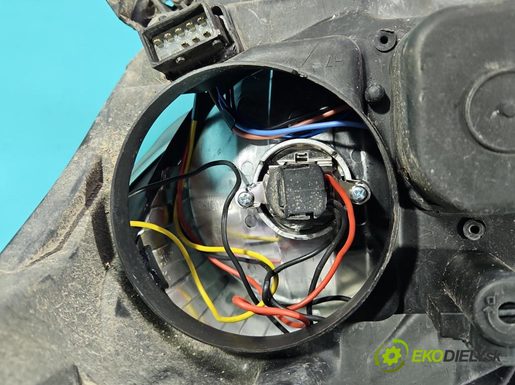 Opel Astra III 2004-2014 1.9 cdti 101 HP manual 74 kW 1910 cm3 5- Reflektor: pravý  (Svetlo predné pravé)