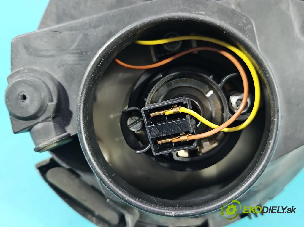 Vw Polo IV 9N 2001-2009 1.2 6v 54 HP manual 40 kW 1198 cm3 5- Reflektor: pravý 6Q1941008BB (Svetlo predné pravé)