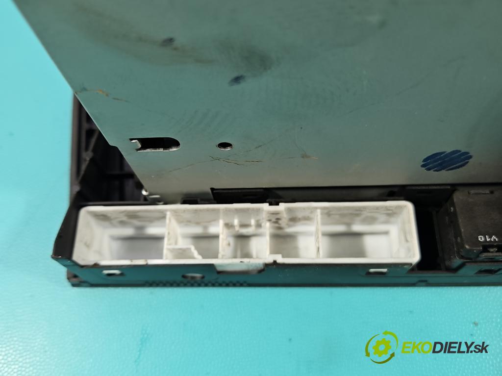 Audi A5 8T 2007-2016 3.0 tdi 239KM manual 176 kW 2967 cm3 2- Menič: cd 8T1035110B (CD menič)