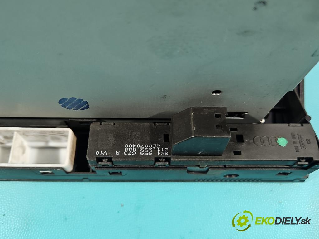 Audi A5 8T 2007-2016 3.0 tdi 239KM manual 176 kW 2967 cm3 2- Menič: cd 8T1035110B (CD menič)