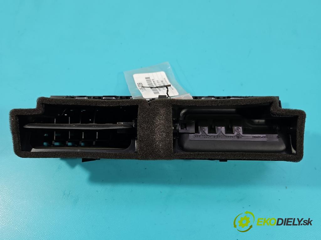 Audi A5 8T 2007-2016 3.0 tdi 239KM manual 176 kW 2967 cm3 2- Mřížka: kúrenia stredová 8T1820951C (Mriežka kúrenia (fukár))