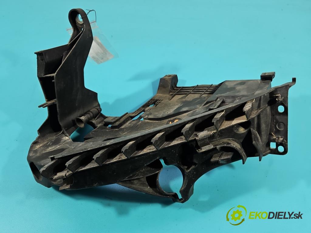 Audi A5 8T 2007-2016 3.0 tdi 239KM manual 176 kW 2967 cm3 2- lišta pod svetlami 8T0805607L