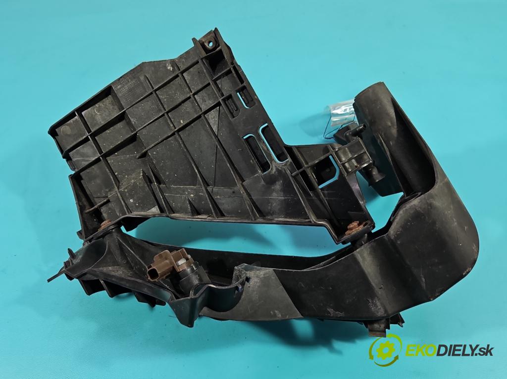 Audi A5 8T 2007-2016 3.0 tdi 239KM manual 176 kW 2967 cm3 2- lišta pod svetlami 8T0805607L