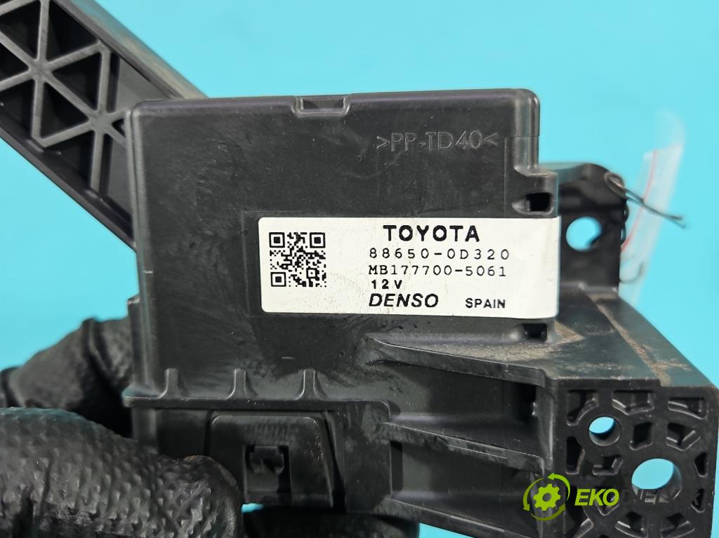 Toyota Yaris III 2011-2020 1.0 vvti 69KM manual 51 kW 998 cm3 5- riadiaca jednotka ostatné 88650-0D320