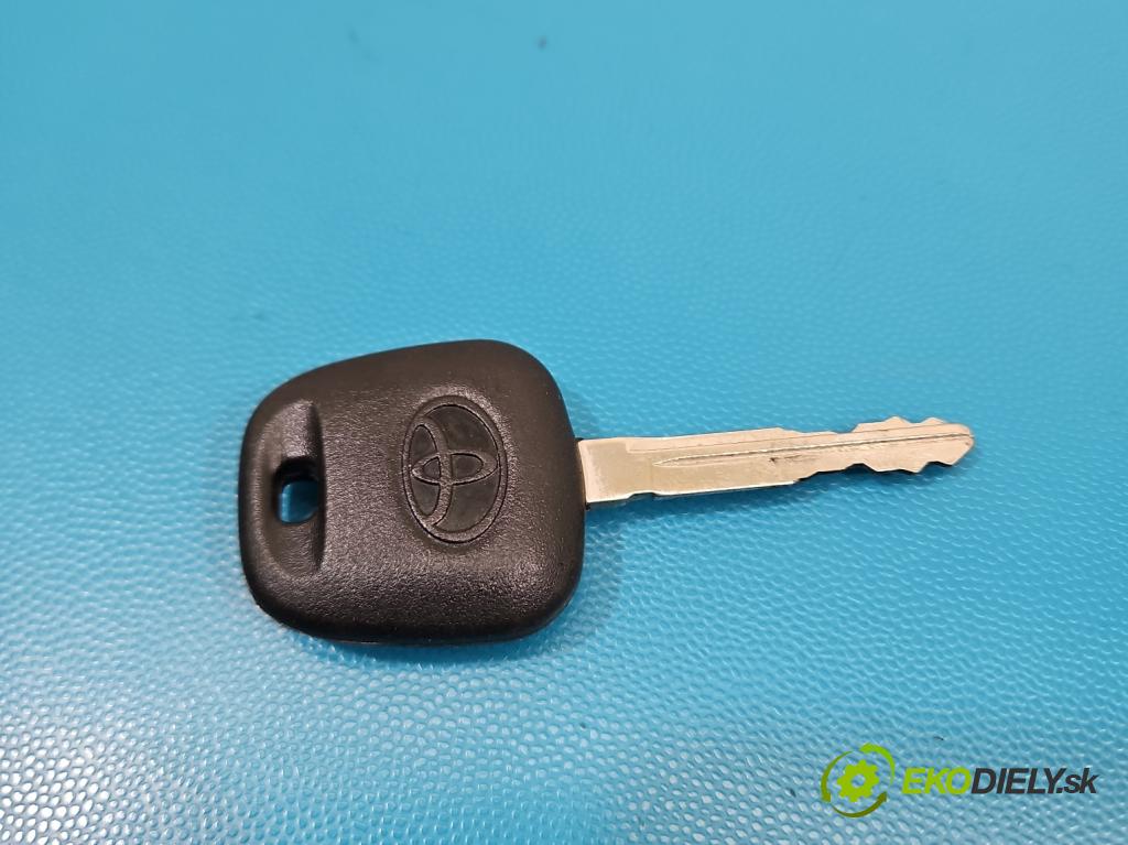 Toyota Yaris III 2011-2020 1.0 vvti 69KM manual 51 kW 998 cm3 5- rukoväť predné ľavé mimo: 242860 (Kľučka dverí vonkajšia predná ľavá)