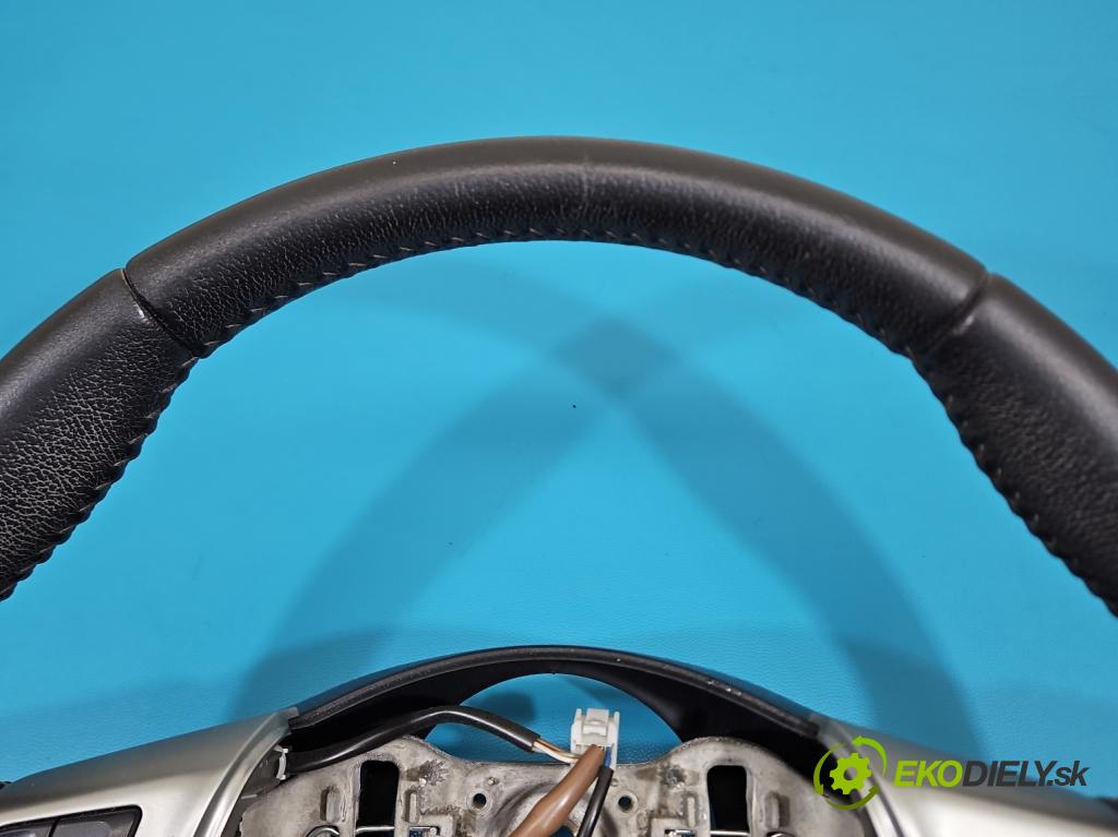 Toyota Yaris III 2011-2020 1.0 vvti 69KM manual 51 kW 998 cm3 5- volant 45100-0D-490C1 (Volant)