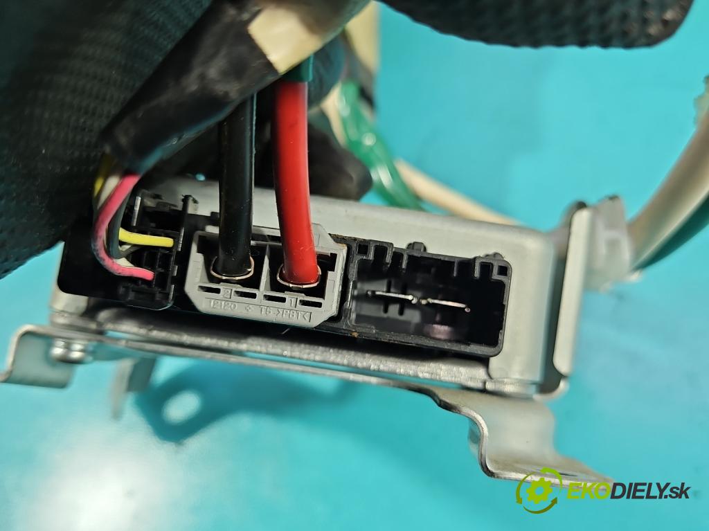 Toyota Yaris III 2011-2020 1.0 vvti 69KM manual 51 kW 998 cm3 5- čerpadlo posilovač 89650-0D292 (Servočerpadlo)