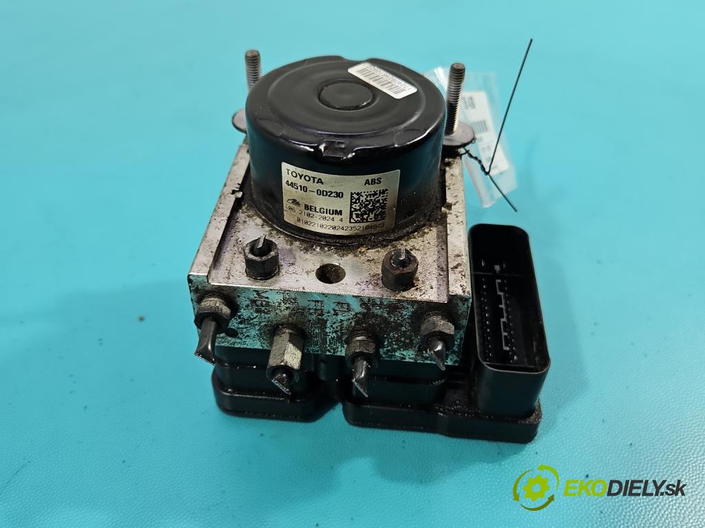 Toyota Yaris III 2011-2020 1.0 vvti 69KM manual 51 kW 998 cm3 5- čerpadlo abs 89541-0D150 (Pumpa ABS)