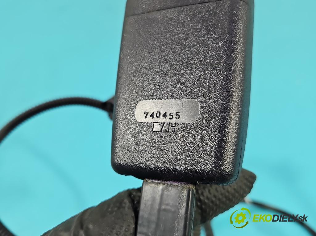 Toyota Yaris III 2011-2020 1.0 vvti 69KM manual 51 kW 998 cm3 5- stěna bezpečnost přední levý