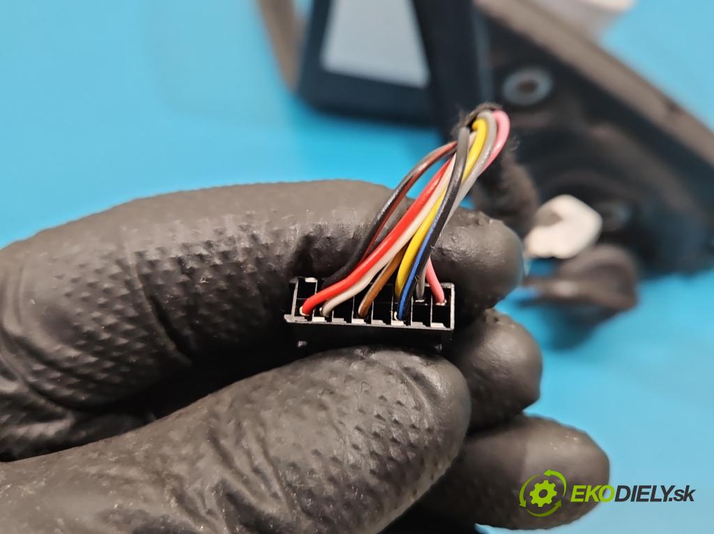 Skoda Octavia IV 2019- 1.5 TSI 150 HP automatic 110 kW 1498 cm3 5- zrkadlo ľavé  (Kľučka dverí ostatné)