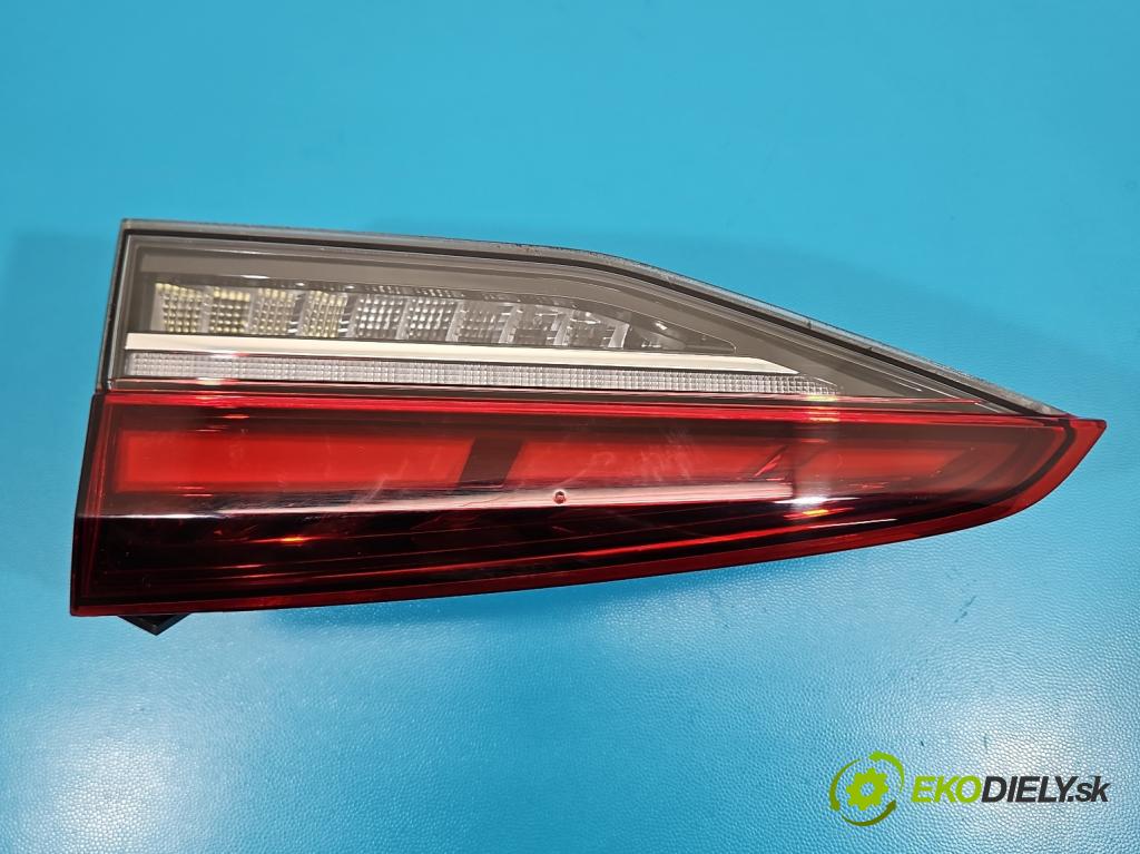 Skoda Octavia IV 2019- 1.5 TSI 150 HP automatic 110 kW 1498 cm3 5- svetlo / reflektor zadné pravé 5E7945308D (Kľučka dverí ostatné)