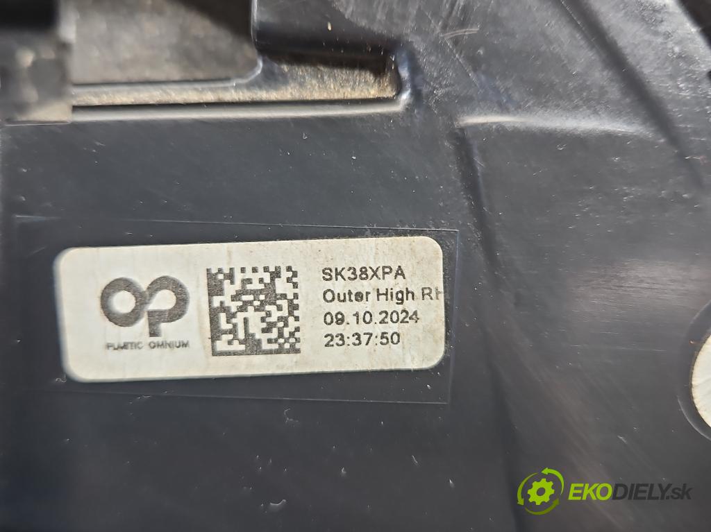Skoda Octavia IV 2019- 1.5 TSI 150 HP automatic 110 kW 1498 cm3 5- svetlo / reflektor zadné pravé 5E3945208B (Kľučka dverí ostatné)