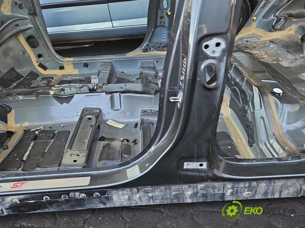 Ford Focus Mk4 2018- 1.5 TDCI 120 hp automatic 88 kW 1499 cm3 5- práh levý  (Karoserie ostatní)