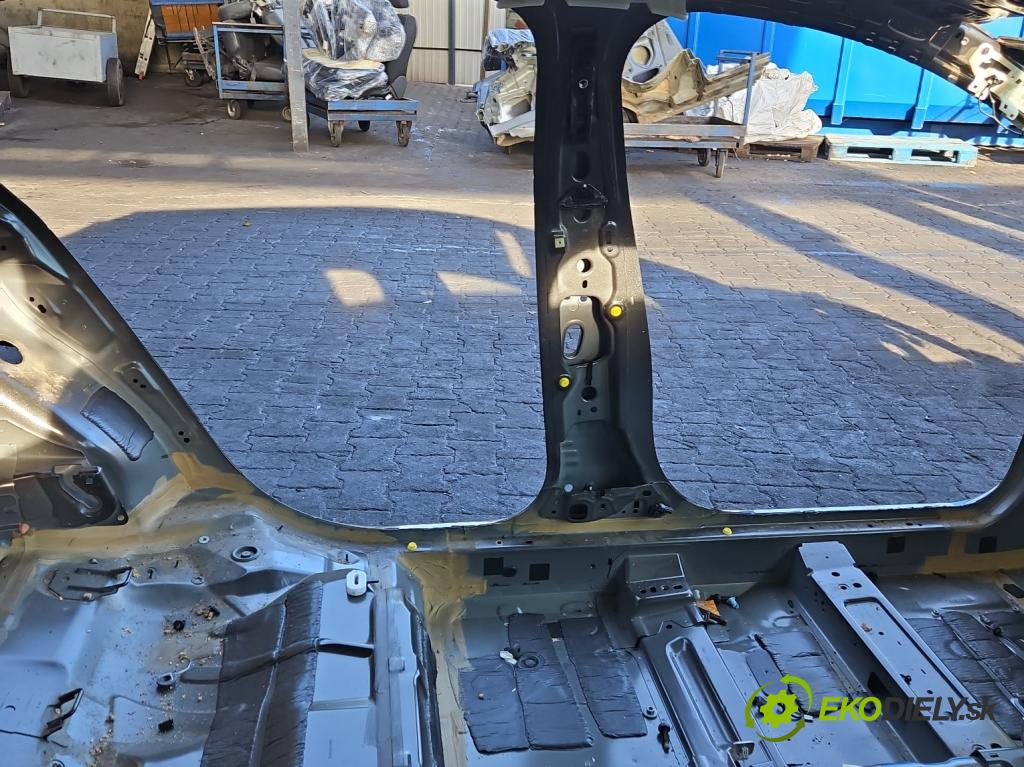 Ford Focus Mk4 2018- 1.5 TDCI 120 hp automatic 88 kW 1499 cm3 5- práh levý  (Karoserie ostatní)