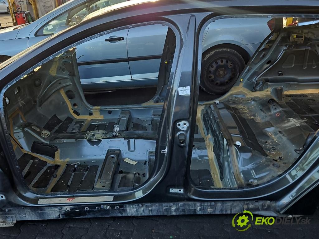 Ford Focus Mk4 2018- 1.5 TDCI 120 hp automatic 88 kW 1499 cm3 5- práh levý  (Karoserie ostatní)