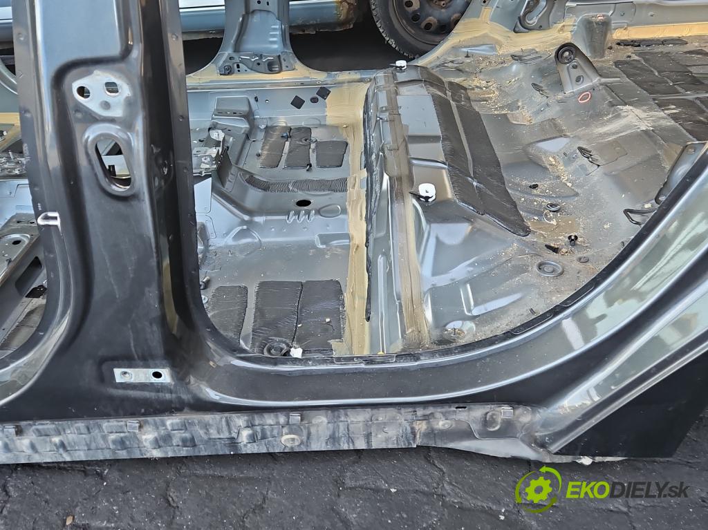 Ford Focus Mk4 2018- 1.5 TDCI 120 hp automatic 88 kW 1499 cm3 5- práh levý  (Karoserie ostatní)