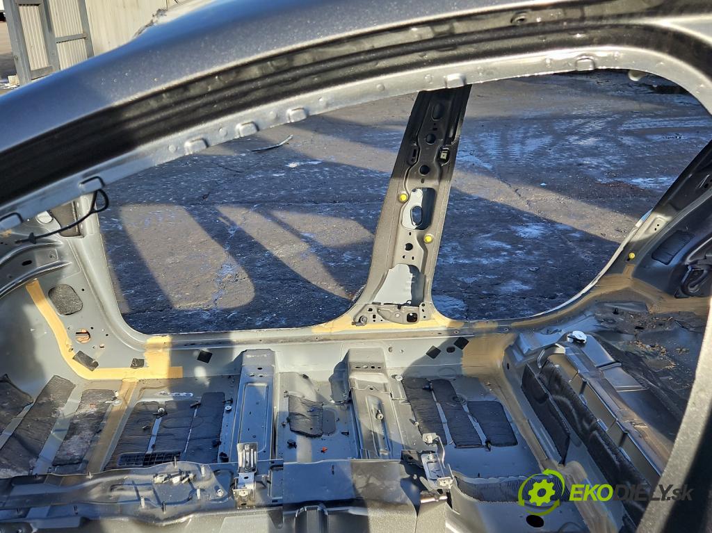 Ford Focus Mk4 2018- 1.5 TDCI 120 hp automatic 88 kW 1499 cm3 5- práh pravý  (Karoserie ostatní)