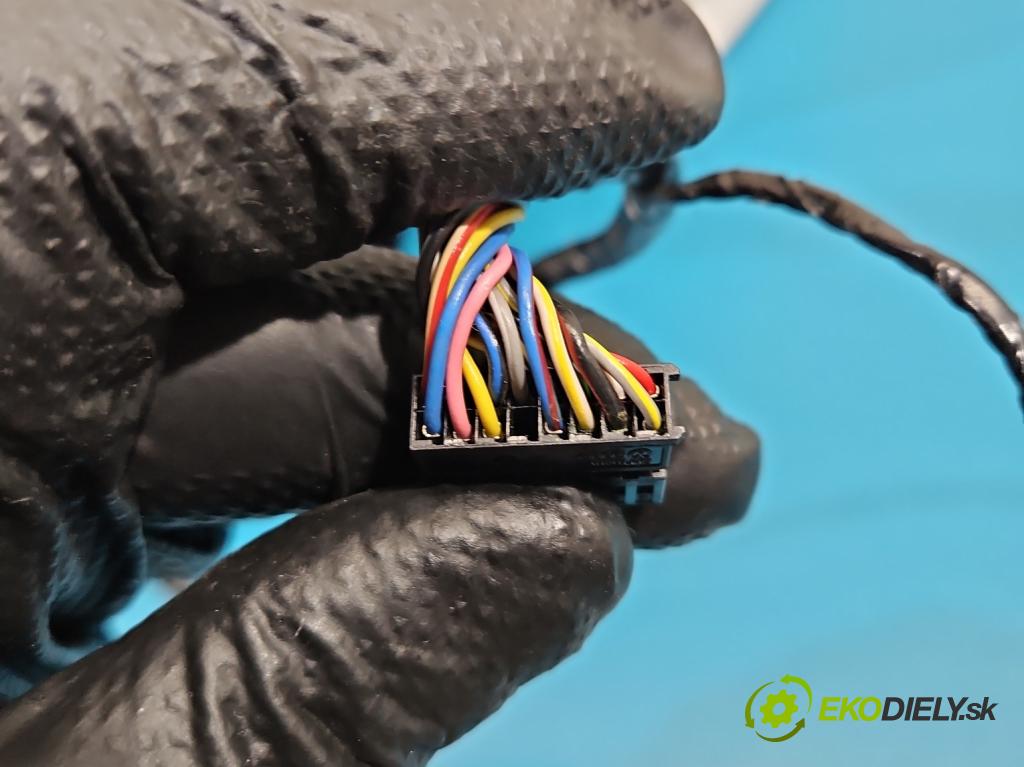 Audi Q5 2008-2016 2.0 TFSI 224 hp automatic 165 kW 1984 cm3 5- zpětné zrcátko pravé 8R1857410L (Klika dveří ostatní)