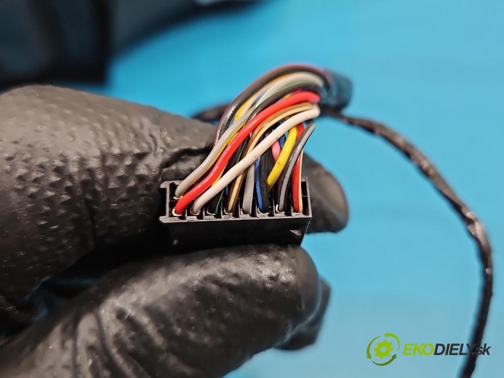 Audi Q5 2008-2016 2.0 TFSI 224 hp automatic 165 kW 1984 cm3 5- zpětné zrcátko pravé 8R1857410L (Klika dveří ostatní)