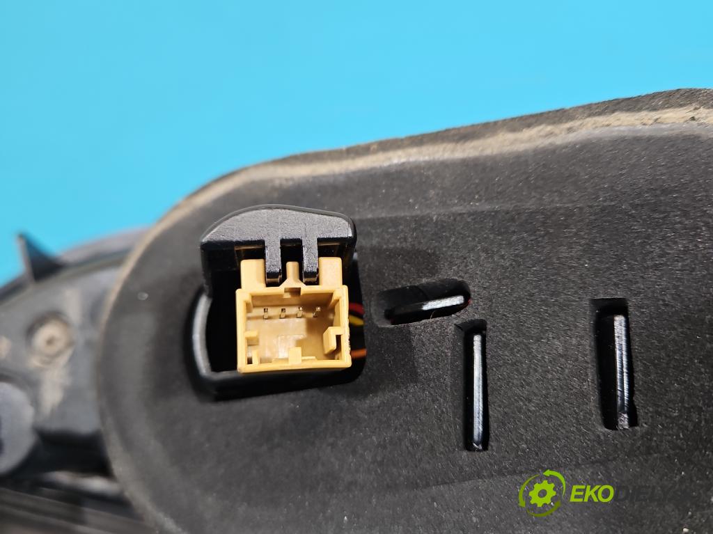 Audi Q5 2008-2016 2.0 TFSI 224 hp automatic 165 kW 1984 cm3 5- světlo zadní levé  (Klika dveří ostatní)