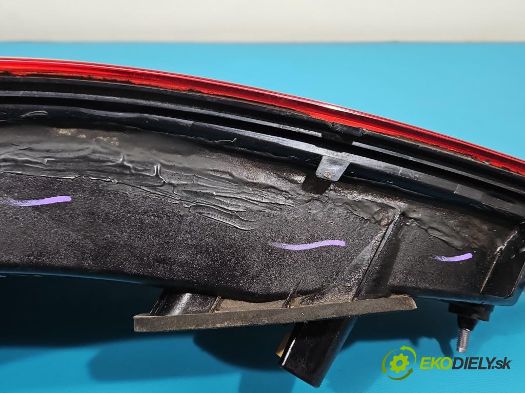 Audi Q5 2008-2016 2.0 TFSI 224hp automatic 165 kW 1984 cm3 5- svetlo / reflektor zadné pravé  (Kľučka dverí ostatné)