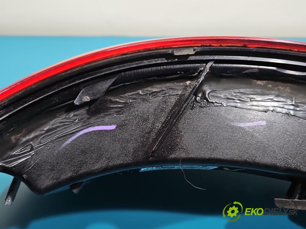 Audi Q5 2008-2016 2.0 TFSI 224hp automatic 165 kW 1984 cm3 5- svetlo / reflektor zadné pravé  (Kľučka dverí ostatné)