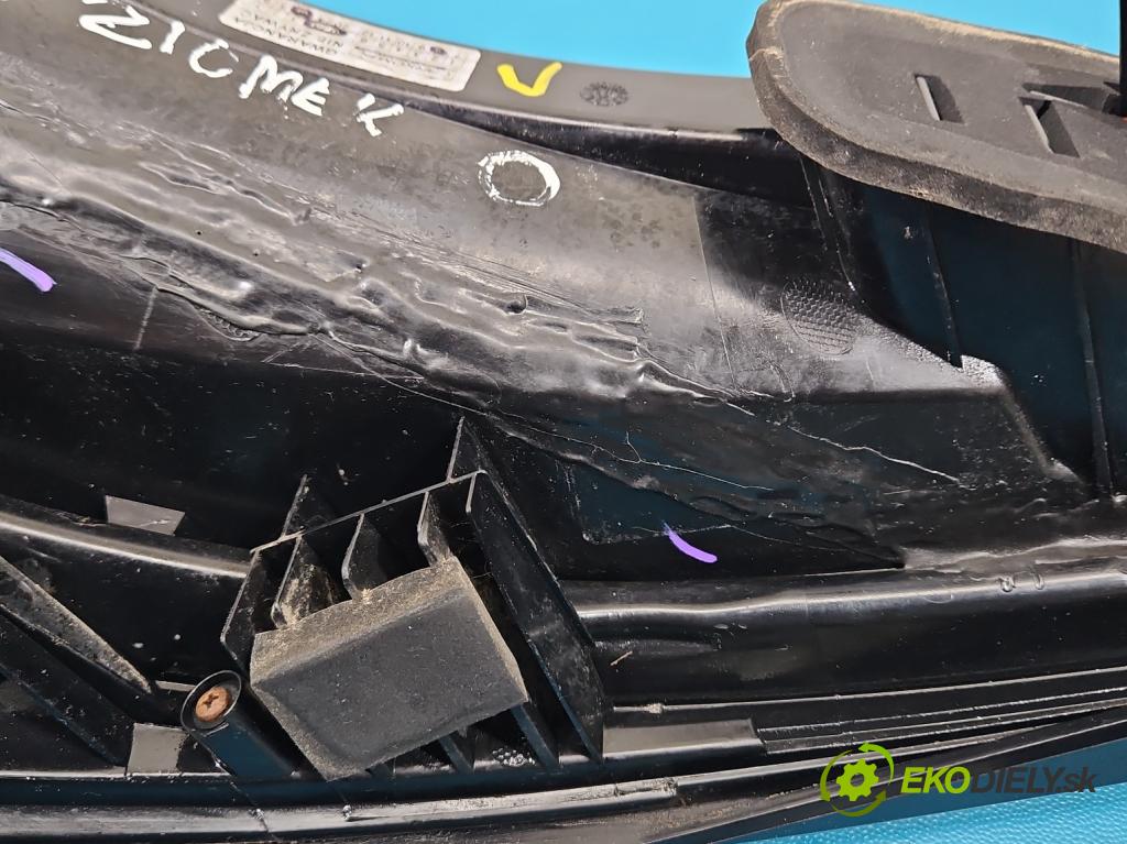 Audi Q5 2008-2016 2.0 TFSI 224hp automatic 165 kW 1984 cm3 5- svetlo / reflektor zadné pravé  (Kľučka dverí ostatné)