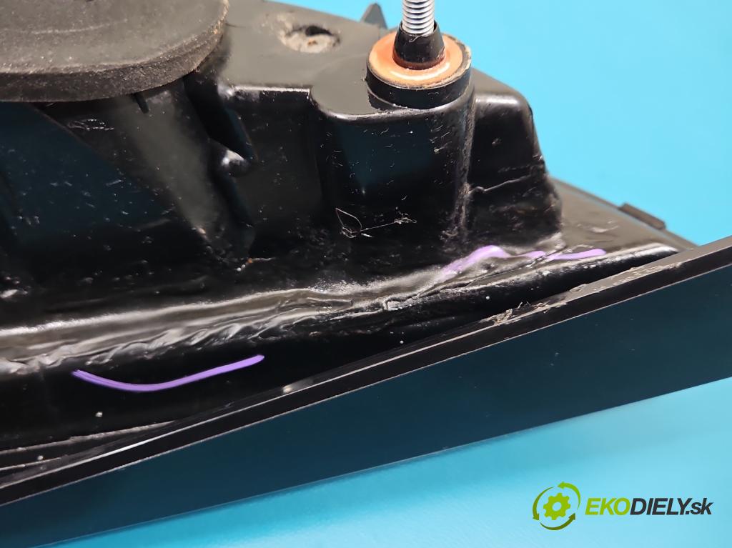 Audi Q5 2008-2016 2.0 TFSI 224hp automatic 165 kW 1984 cm3 5- svetlo / reflektor zadné pravé  (Kľučka dverí ostatné)