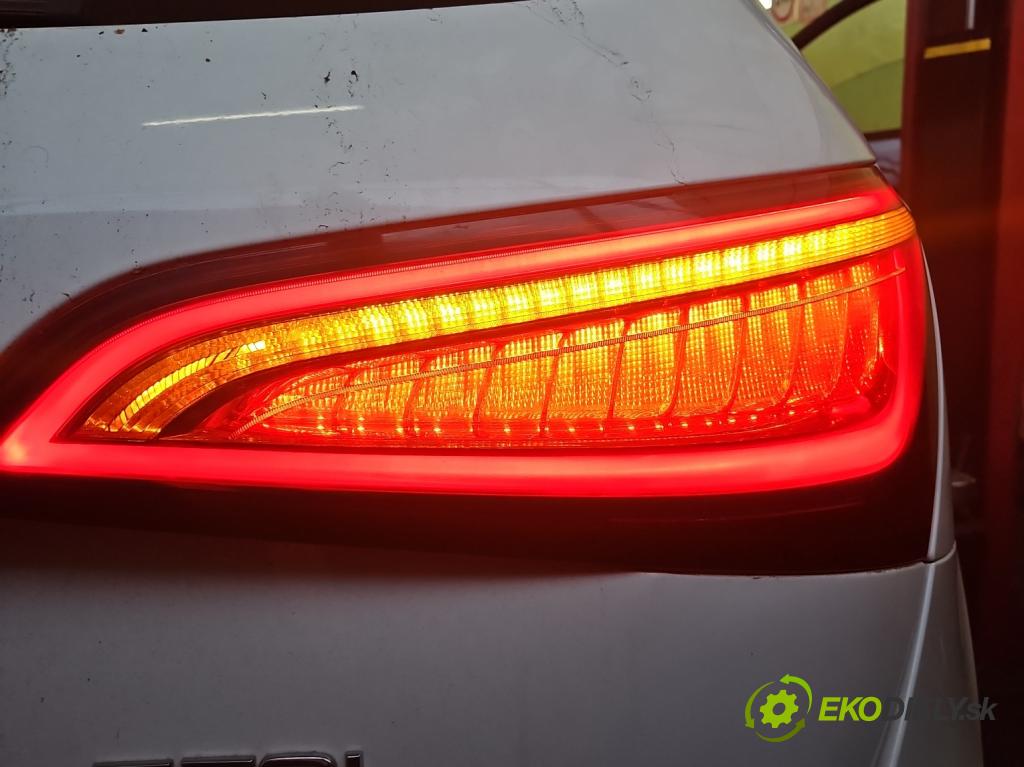 Audi Q5 2008-2016 2.0 TFSI 224hp automatic 165 kW 1984 cm3 5- svetlo / reflektor zadné pravé  (Kľučka dverí ostatné)