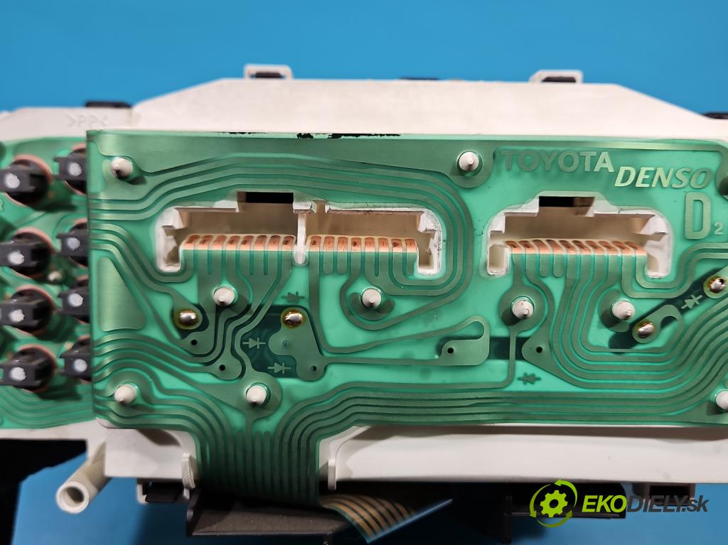 Toyota Yaris I 1999-2005 1.0 vvti 68 HP manual 50 kW 998 cm3 3- prístrojovka/ budíky 83800-52120 (Prístrojová doska)