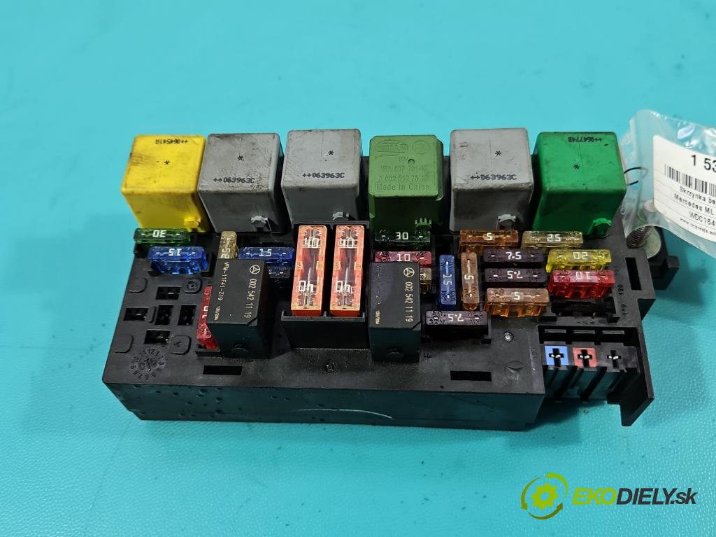 Mercedes ML W164 2005-2011 3.0 cdi 224 hp automatic 165 kW 2987 cm3 5- skříňka pojistková A1645400672 (Pojistková skříňka)