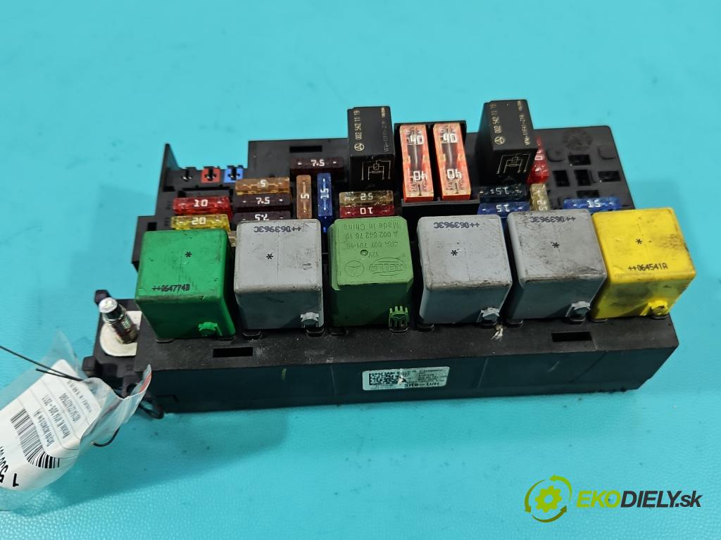 Mercedes ML W164 2005-2011 3.0 cdi 224 hp automatic 165 kW 2987 cm3 5- skříňka pojistková A1645400672 (Pojistková skříňka)