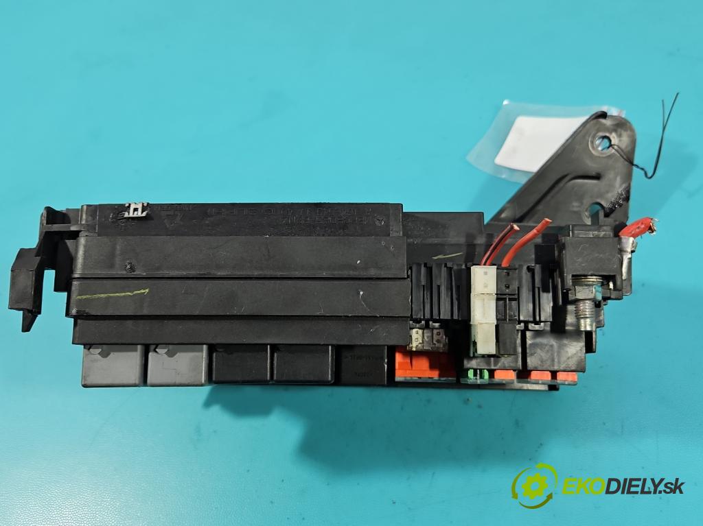 Mercedes ML W164 2005-2011 3.0 cdi 224 hp automatic 165 kW 2987 cm3 5- skříňka pojistková A1645402372 (Pojistková skříňka)