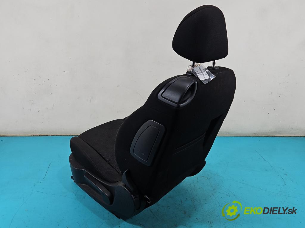 Peugeot 207 1.4 16V 95 HP manual 70 kW 1397 cm3 3- Sedačka ľavý  (Sedadlo)