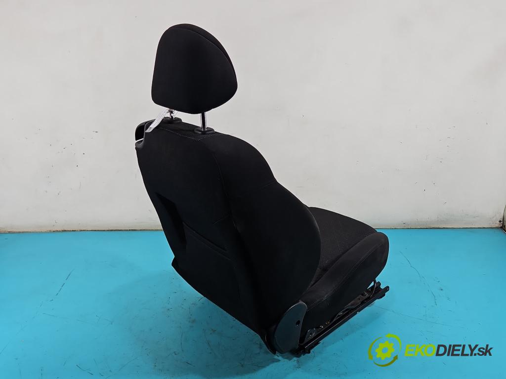 Peugeot 207 1.4 16V 95 HP manual 70 kW 1397 cm3 3- Sedačka ľavý  (Sedadlo)