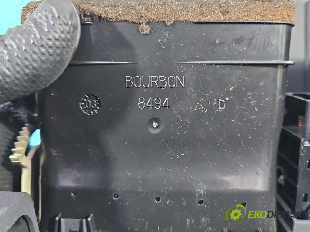 Toyota Avensis II T25 2003-2008 2.0 d4d 116 HP manual 85 kW 1995 cm3 4- Mřížka: kúrenia stredová  (Mriežka kúrenia (fukár))