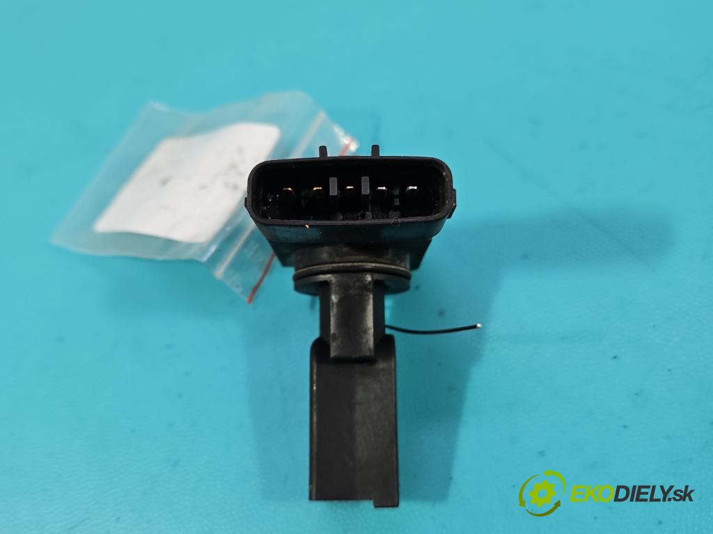 Toyota Avensis II T25 2003-2008 2.0 d4d 116 HP manual 85 kW 1995 cm3 4- průtokoměr: 22204-27010 (Váha vzduchu)