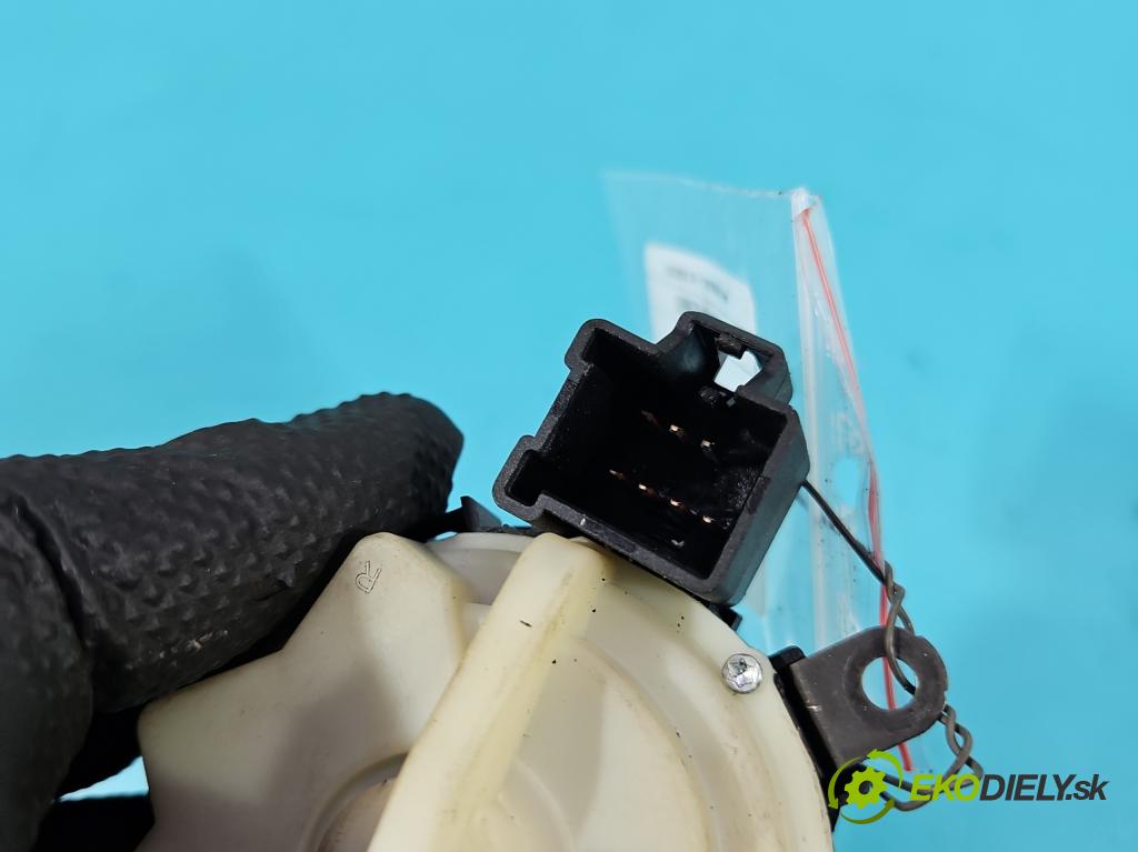 Volvo V50 2.0d 136 HP manual 100 kW 1997 cm3 5- Spínačka  (Spínacia skrinka)