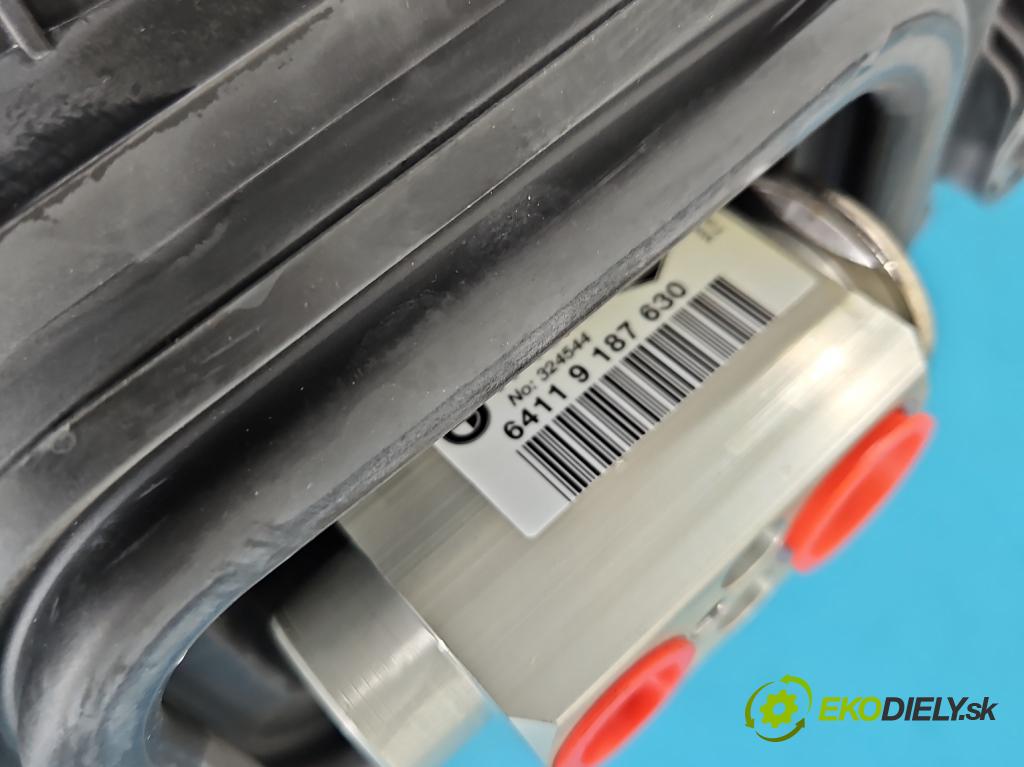 Bmw X5 F15 2013-2018 3.0d 258 hp automatic 190 kW 2993 cm3 5- radiátor 9289363 (Radiátor topení)