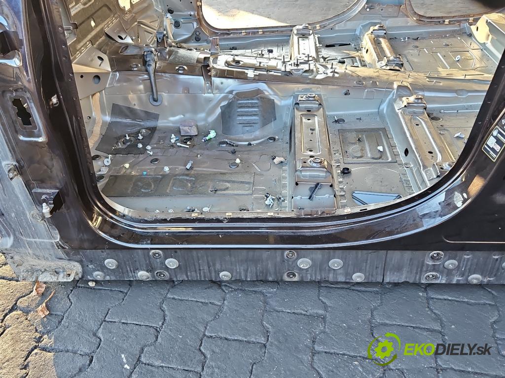 Bmw X5 F15 2013-2018 3.0d 258 hp automatic 190 kW 2993 cm3 5- práh levý  (Karoserie ostatní)