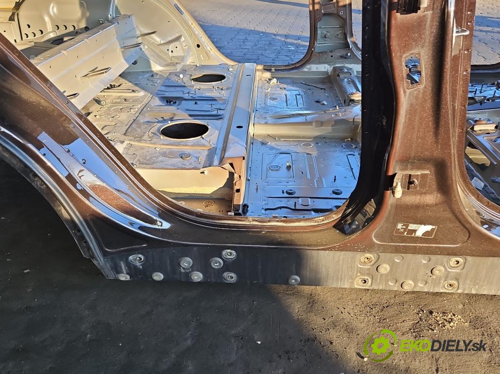 Bmw X5 F15 2013-2018 3.0d 258 hp automatic 190 kW 2993 cm3 5- práh pravý  (Karoserie ostatní)