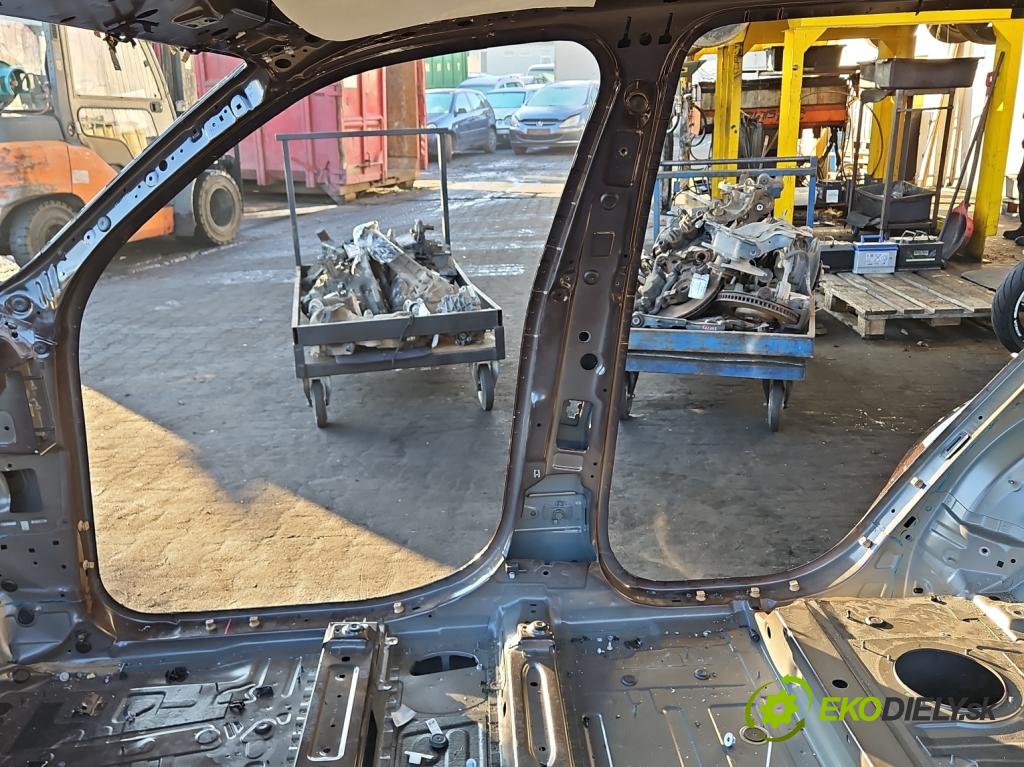 Bmw X5 F15 2013-2018 3.0d 258 hp automatic 190 kW 2993 cm3 5- práh pravý  (Karoserie ostatní)