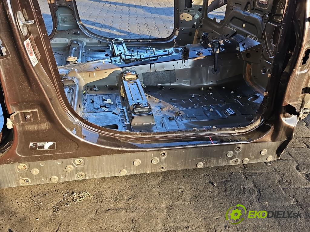 Bmw X5 F15 2013-2018 3.0d 258 hp automatic 190 kW 2993 cm3 5- práh pravý  (Karoserie ostatní)