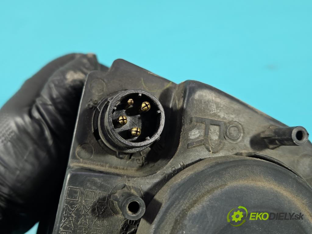 Vw Passat B5 1995-2005 1.9 tdi 110 HP manual 81 kW 1896 cm3 5- Reflektor: pravý  (Svetlo predné pravé)