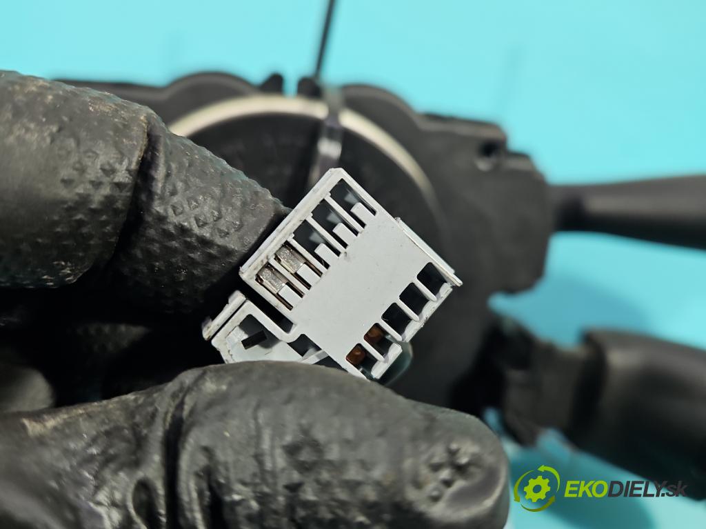 Peugeot 307 2.0 hdi 107 HP manual 79 kW 1997 cm3 5- prepínač komplex: 96605656XT (Prepínacie páčky pod volantom)